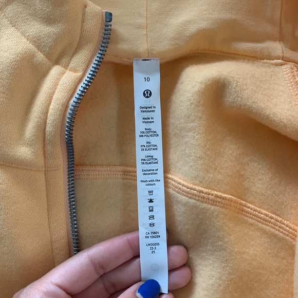 ORANGE NWT FULL ZIP CROP SCUBA HOODIE. RUNS SMALL!! fits a size 6,8, or 4 - Picture 4 of 7